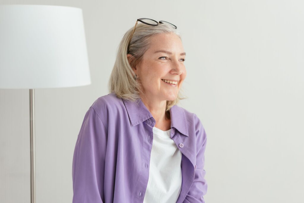 mujer sonriendo adulta