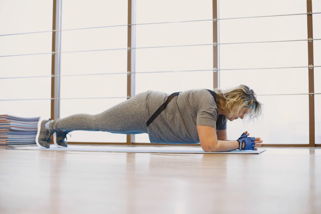 Rutina de entrenamiento para mujeres +40 en casa: plan completo de 4 semanas progresion entrenamiento 4 semanas